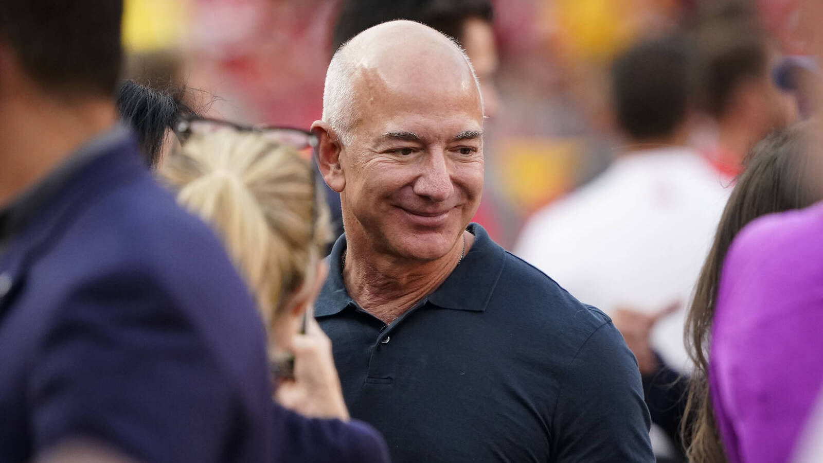 Jeff Bezos favorite to purchase Washington Commanders, reportedly could partner with Jay-Z