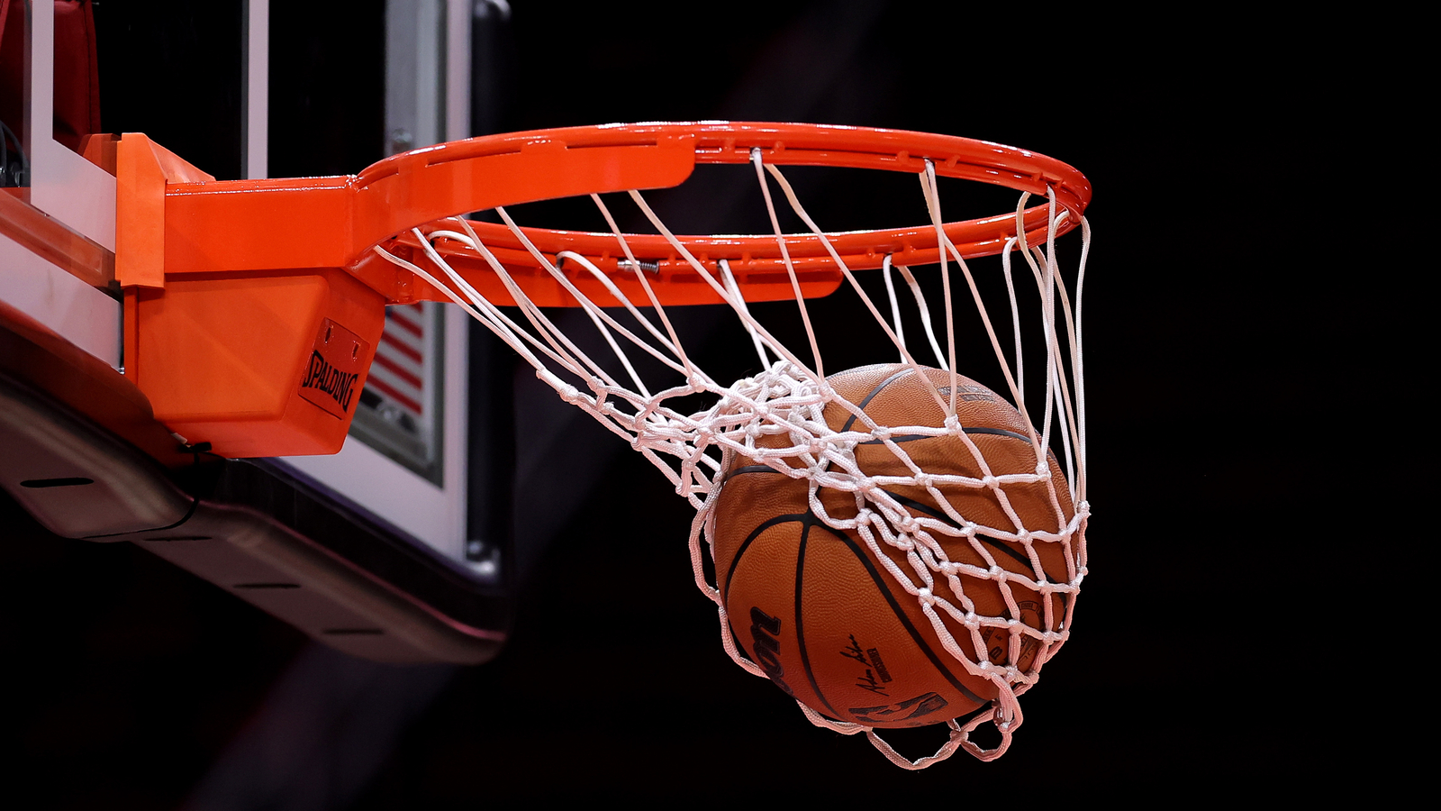 Knicks sign, waive Donovan Williams, Isaiah Roby