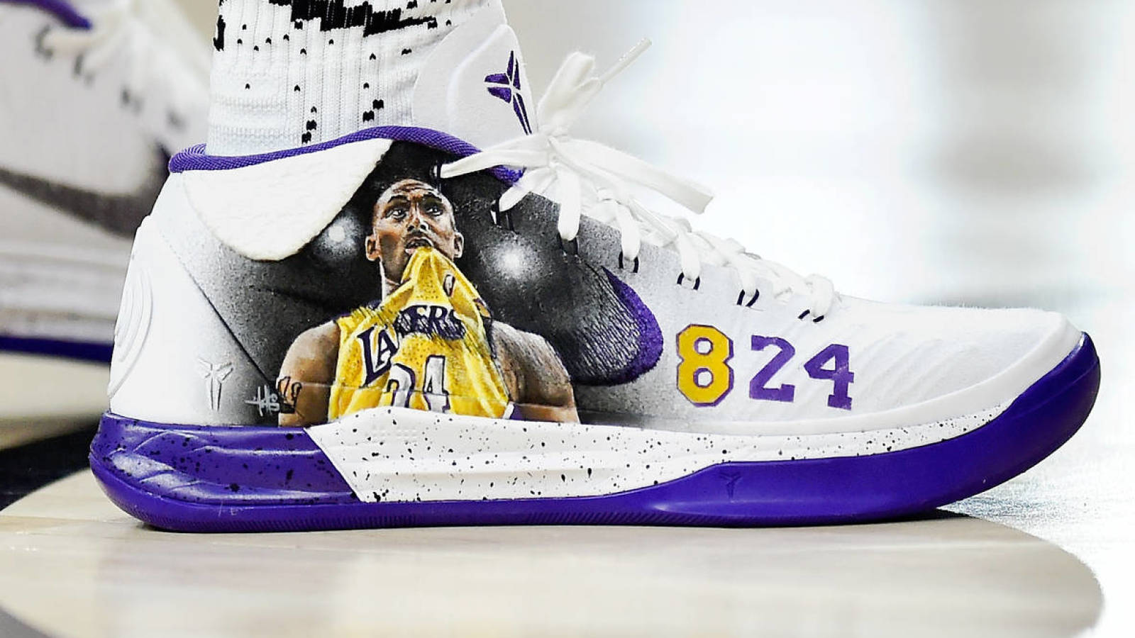 what shoe brand did kobe sign with