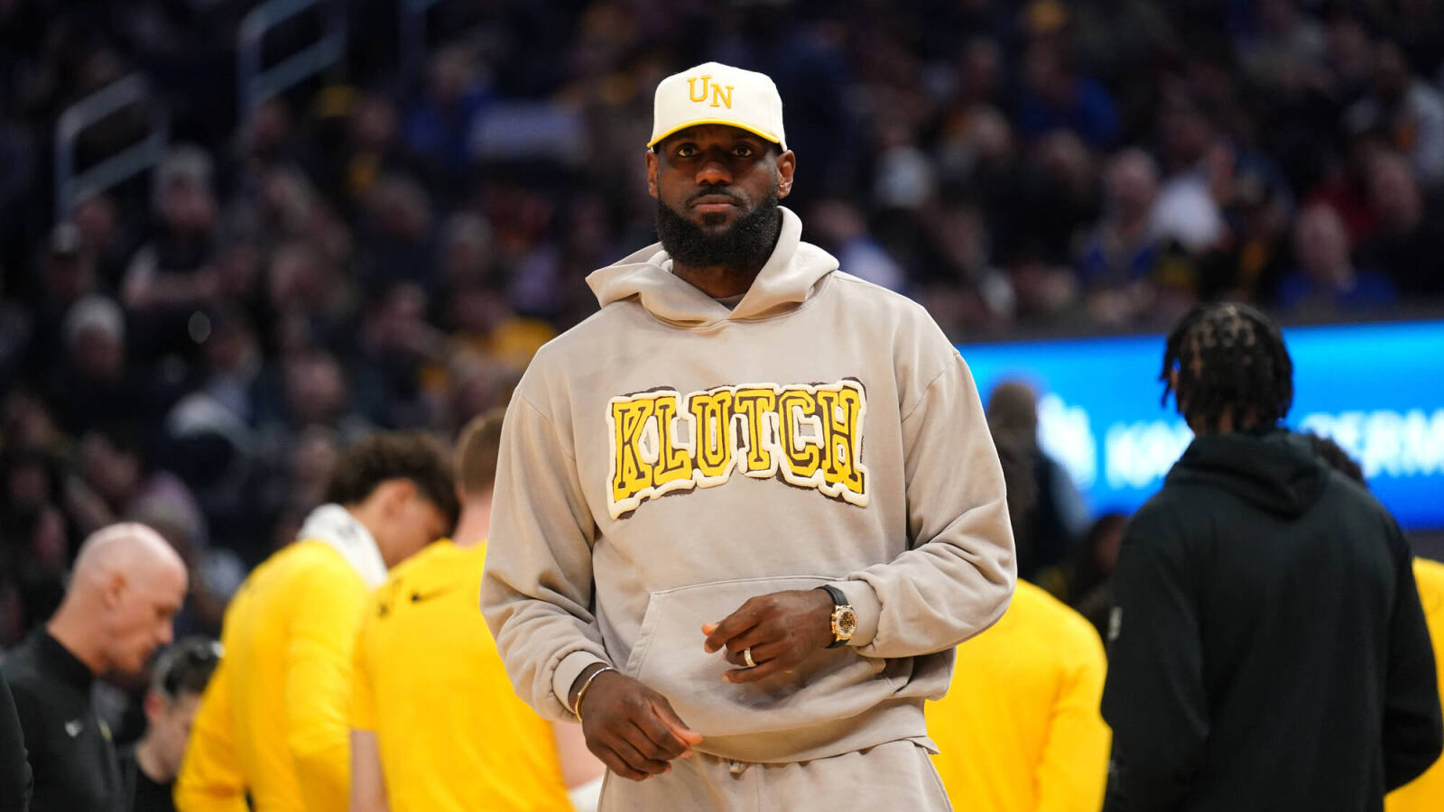 Report: LeBron James eyeing new nine-figure contract with Lakers