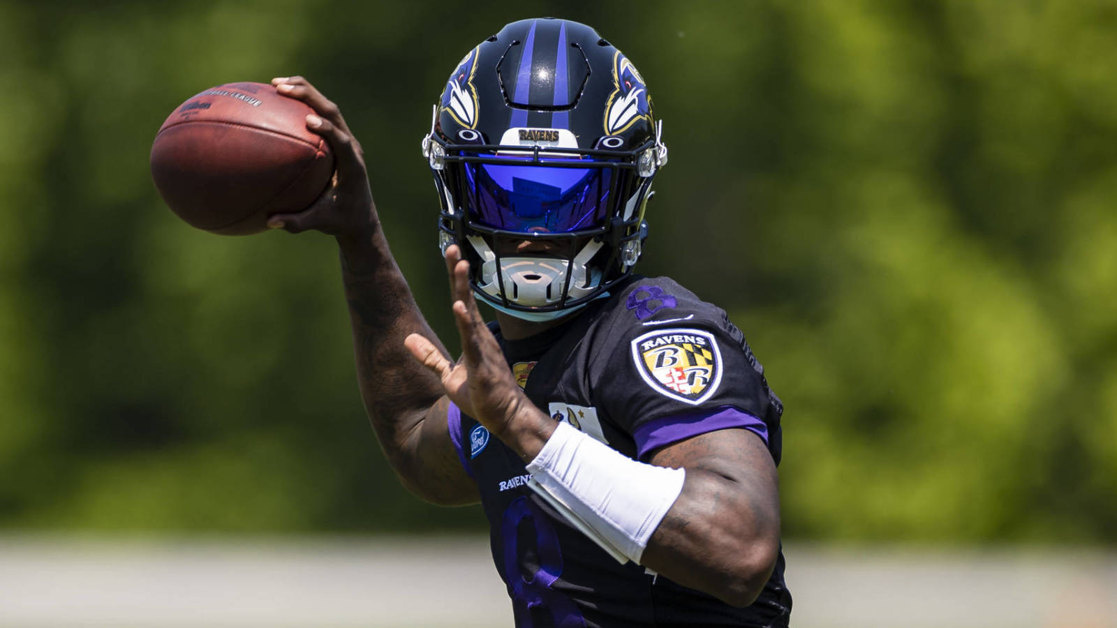 Ravens' Lamar Jackson still won't say if he's vaccinated against COVID-19 - NewsOpener Ravens' Lamar Jackson still won't say if he's vaccinated against COVID-19