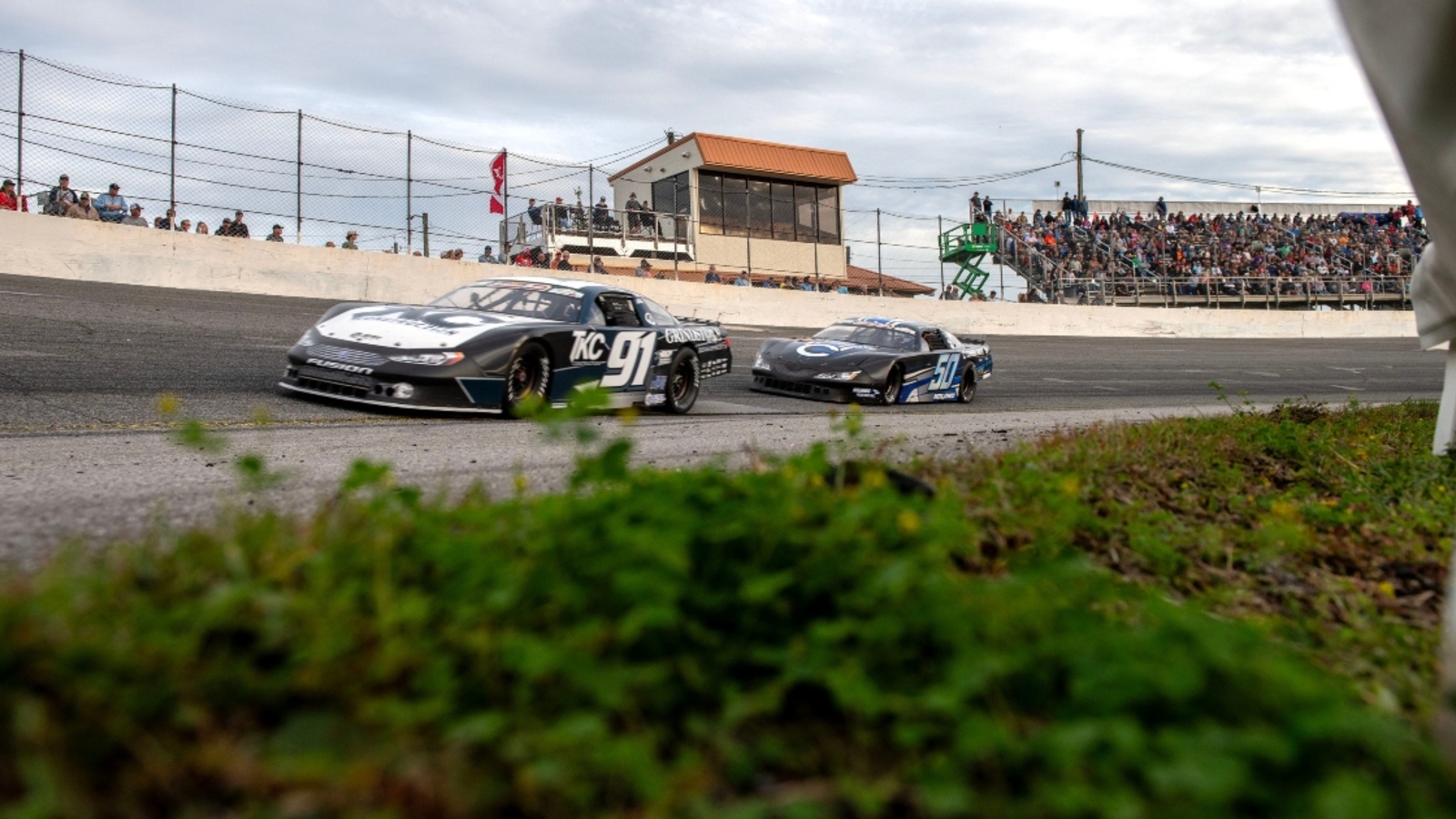 Ty Majeski car damaged in Snowball Derby practice after track breaks apart at Five Flags Speedway