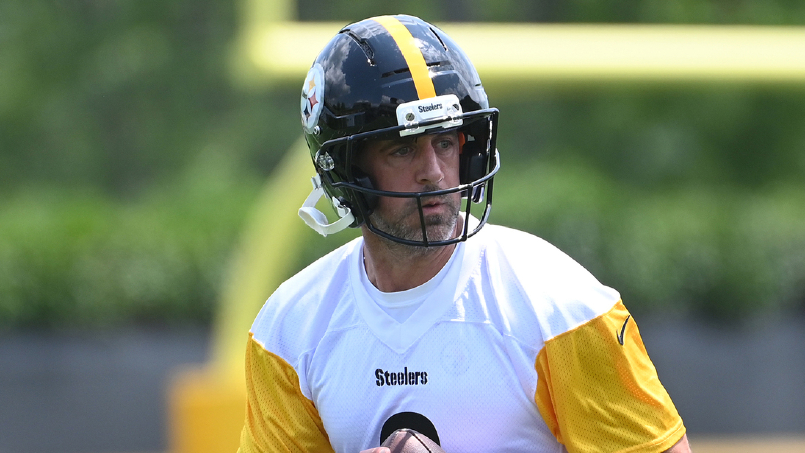Insider shares why Aaron Rodgers' Steelers experience will differ from Russell Wilson's