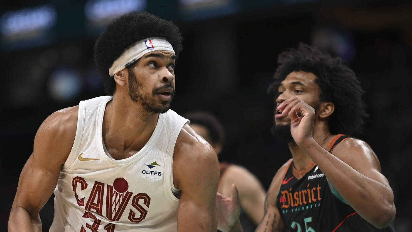 Cleveland’s two-big lineup got bullied against Chicago