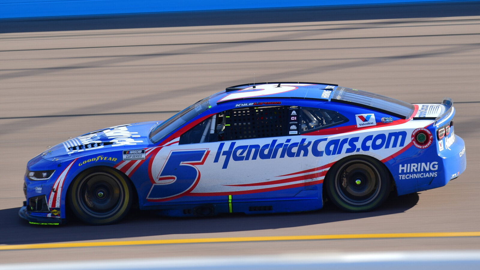 Kyle Larson motors to O’Reilly victory at Las Vegas