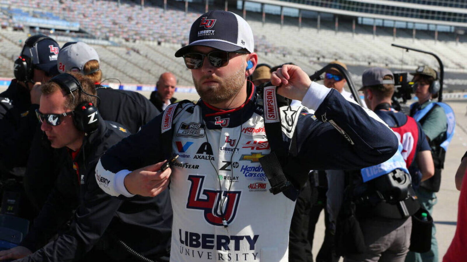 Kevin Harvick Bets on William Byron to Win 2025 Playoffs Opener