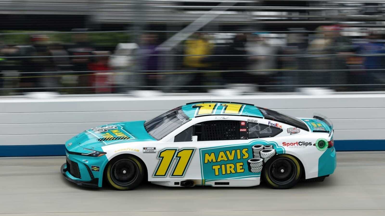 Denny Hamlin holds off Kyle Larson to prevail at Dover