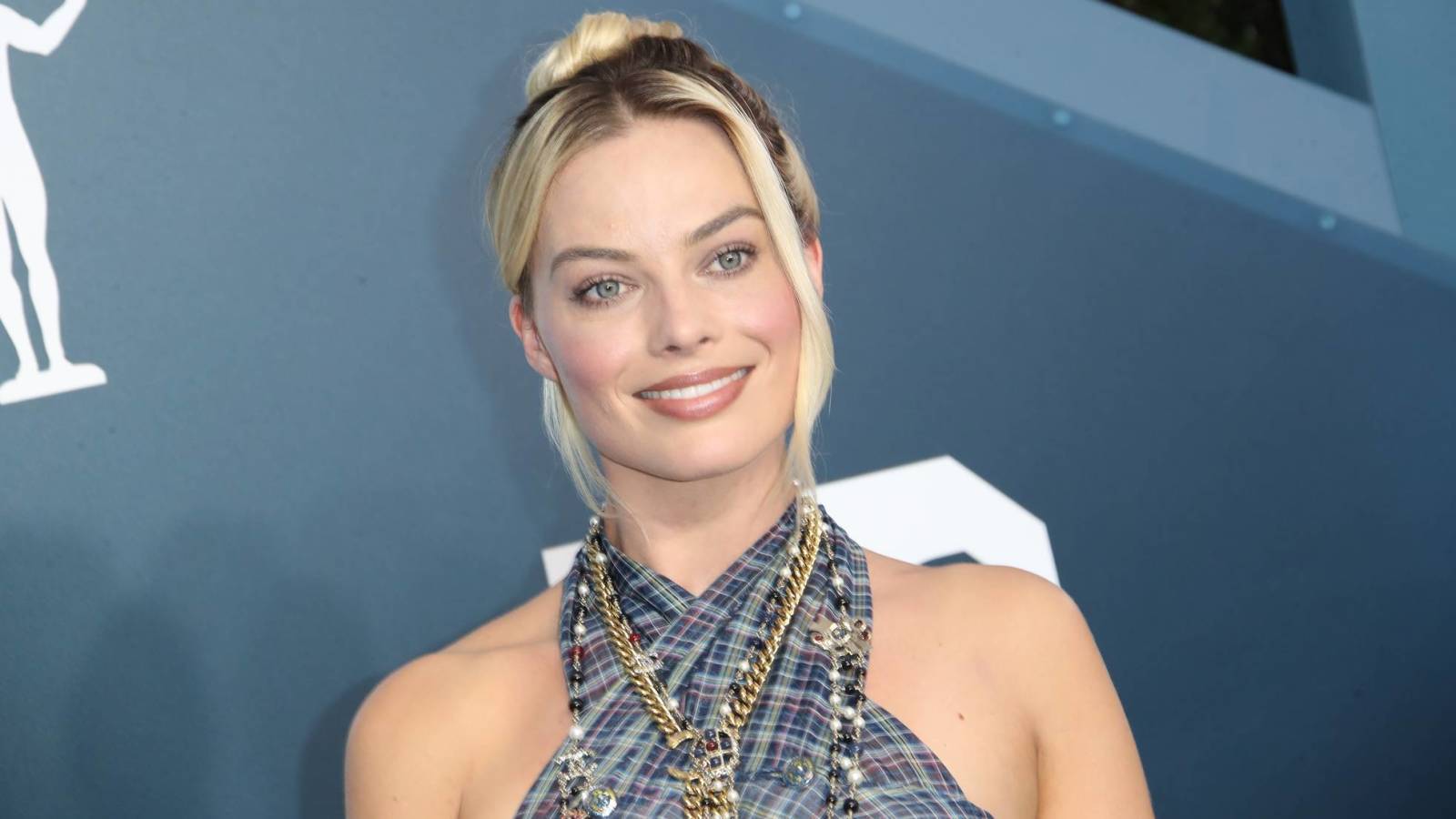Margot Robbie Needs A Break From Harley Quinn Yardbarker