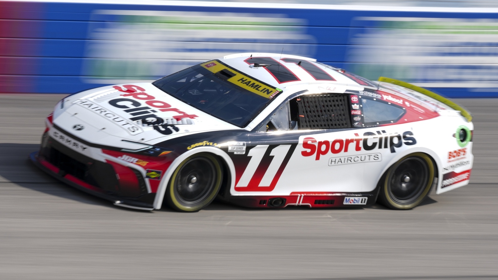 Denny Hamlin wins pole for Xfinity 500 at Martinsville