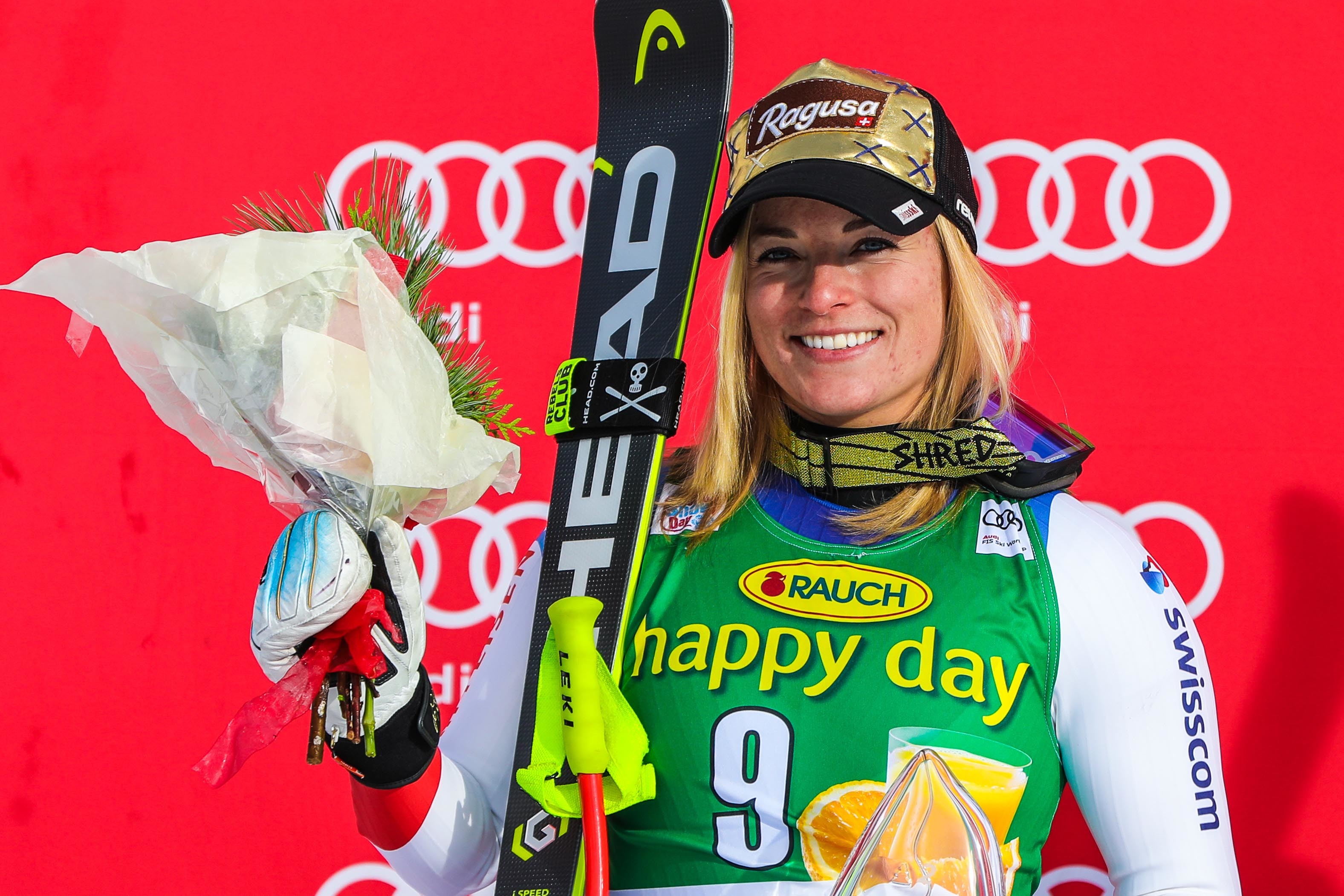 Swiss Skier Lara Gut Crashes Into Cameraman During Giant Slalom Yardbarker