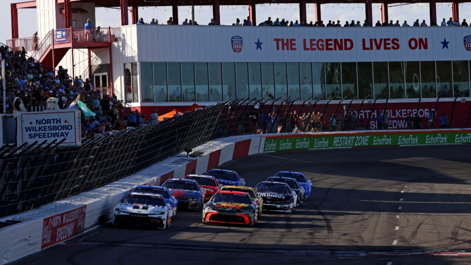 http://www.yardbarker.com/media/d/d/dd994278f9a2b9294223877f15716b1fa68fae38/thumb_16x9/drivers-call-for-nascar-to-increase-one-million-purse-for-winning-all-star-race.jpg