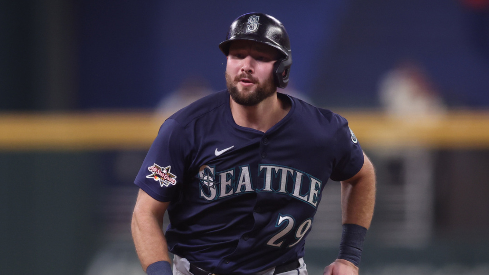 Mariners' Cal Raleigh makes history with 40th home run
