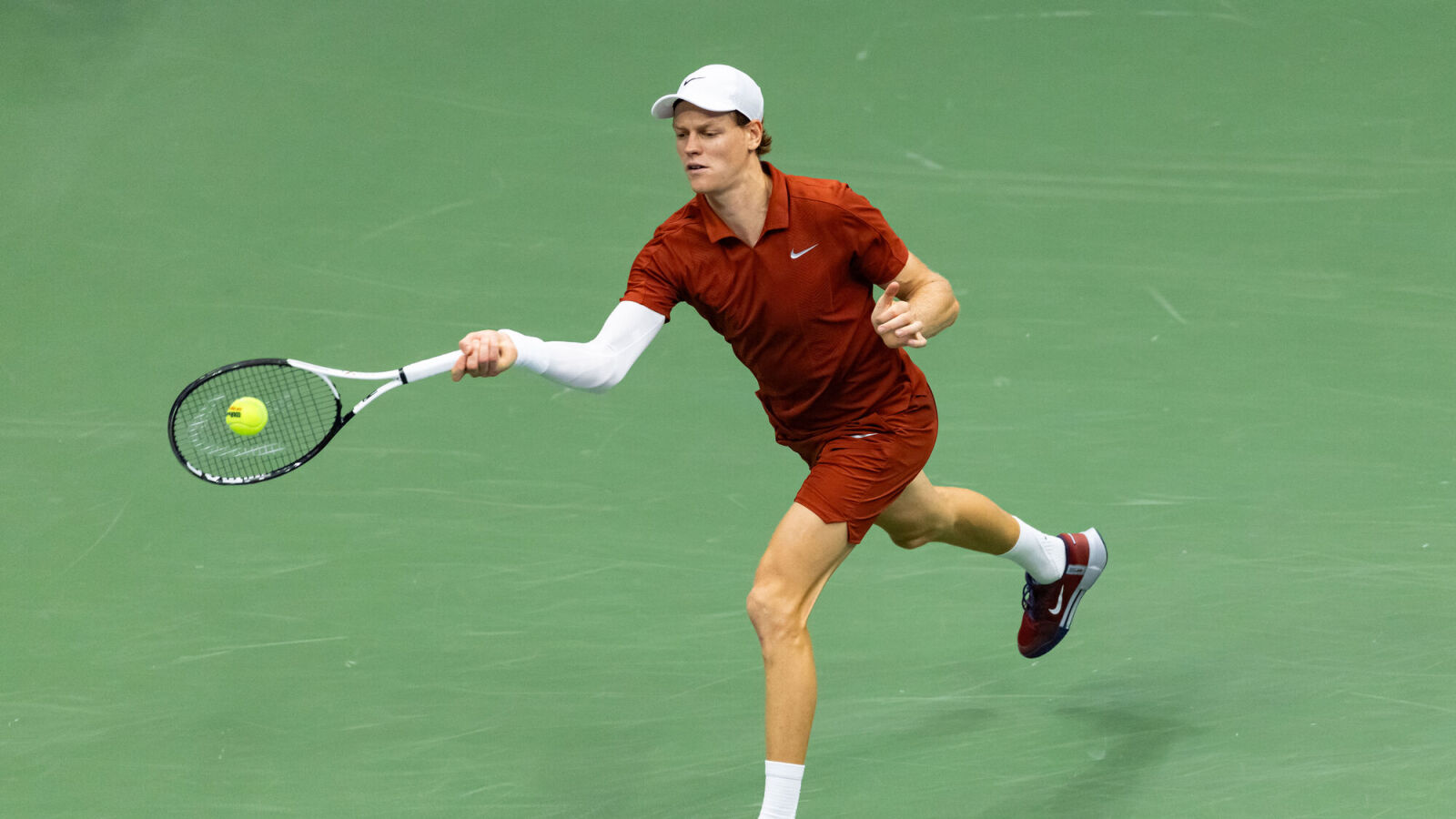 Jannik Sinner Responds to Roger Federer’s Controversial Claims of Slower Courts Giving Him Advantage