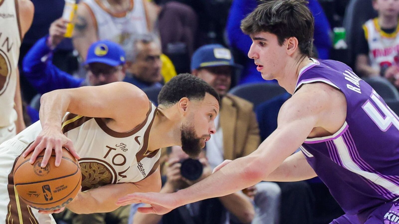 Kings' Maxime Raynaud Suffers Knee Injury in Preseason Clash with Warriors