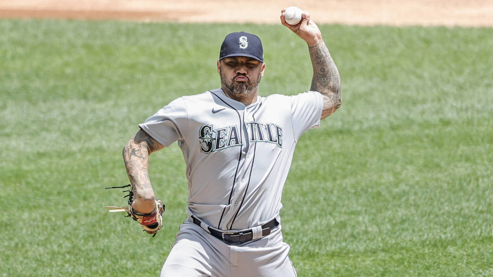 Mariners' Hector Santiago to have foreign substance appeal next week