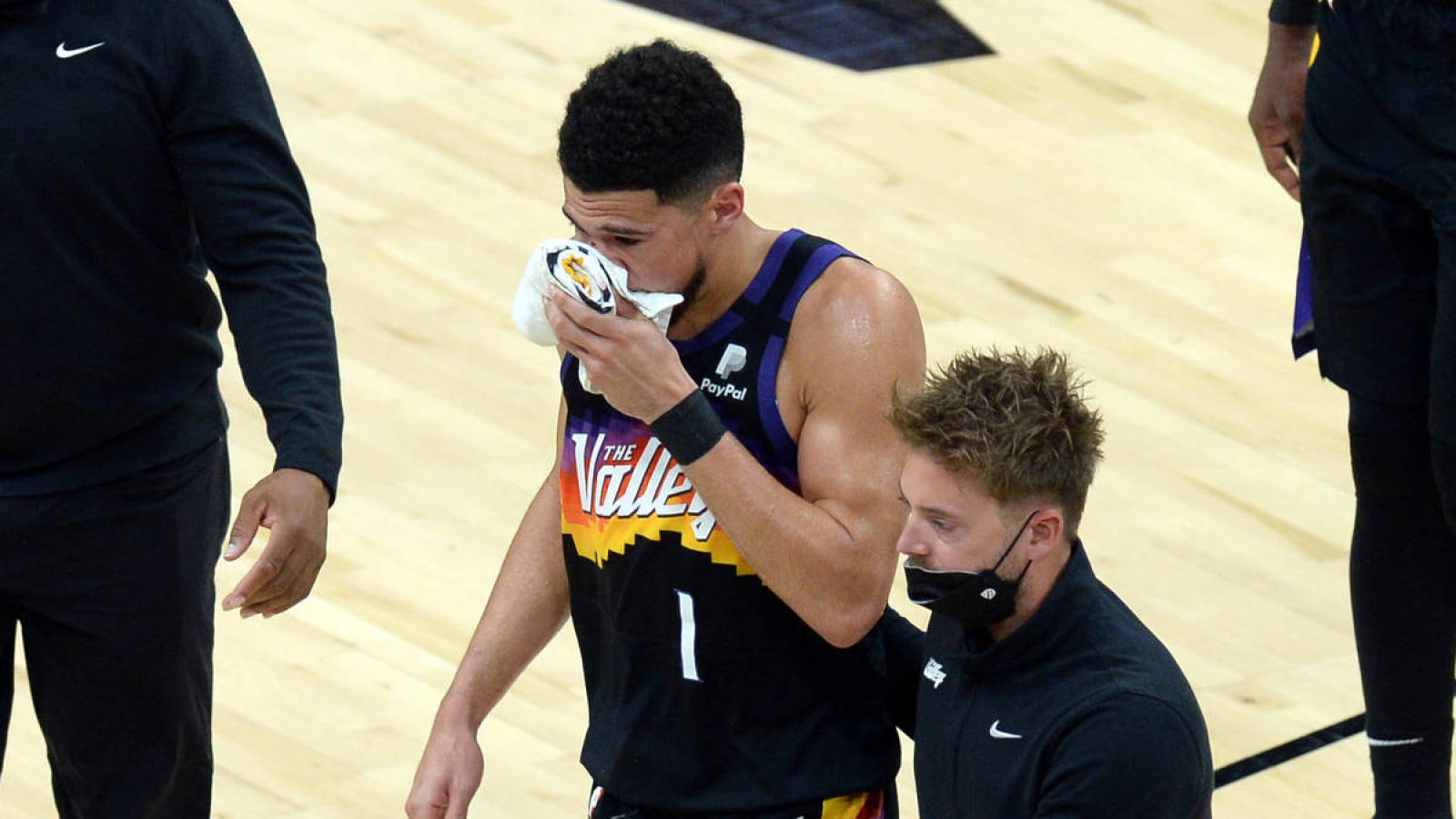 Here Is How Devin Booker S Broken Nose Was Treated Yardbarker