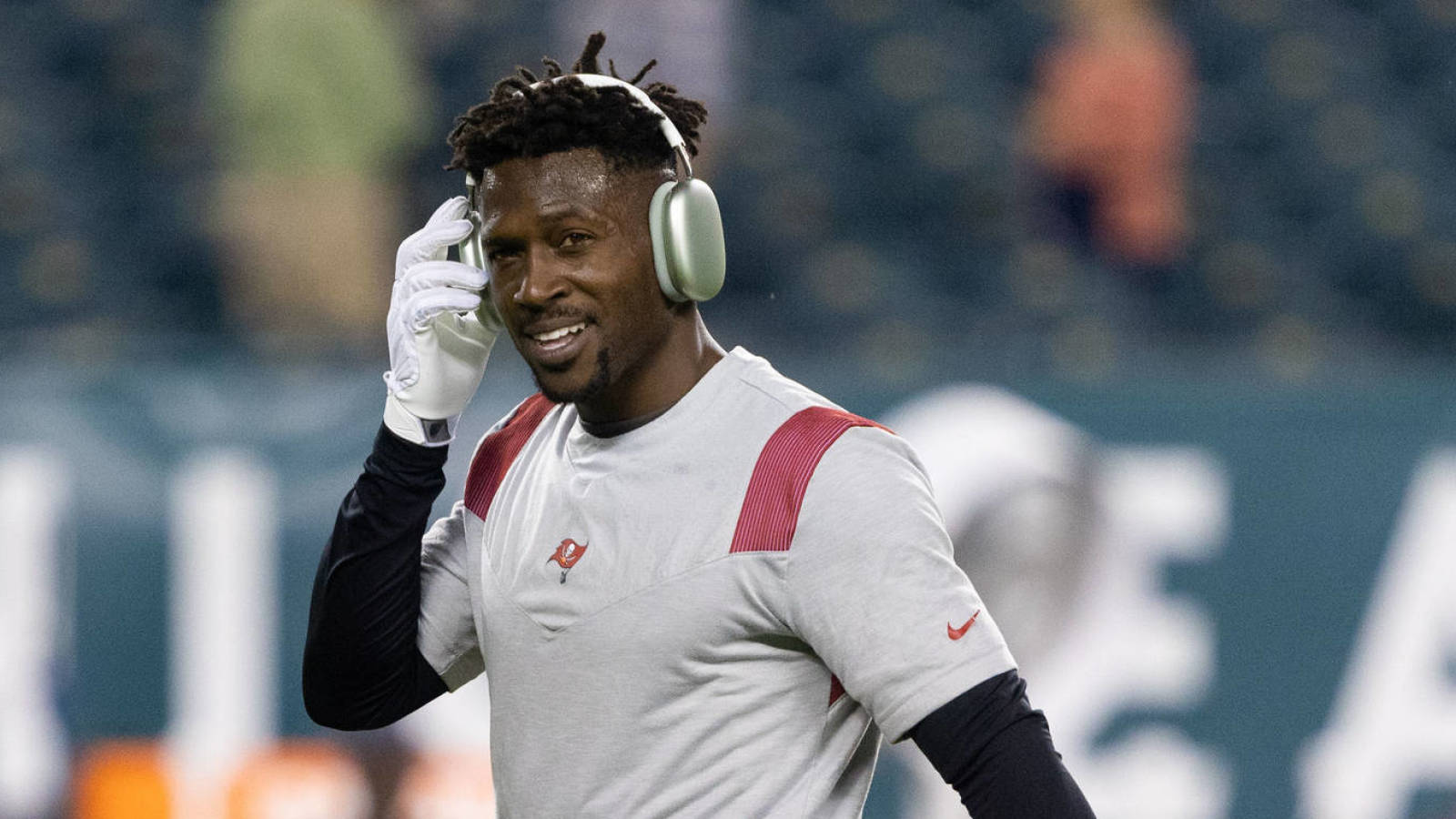 Report: Buccaneers' Antonio Brown obtained alleged fake COVID-19 vaccine card from teammate