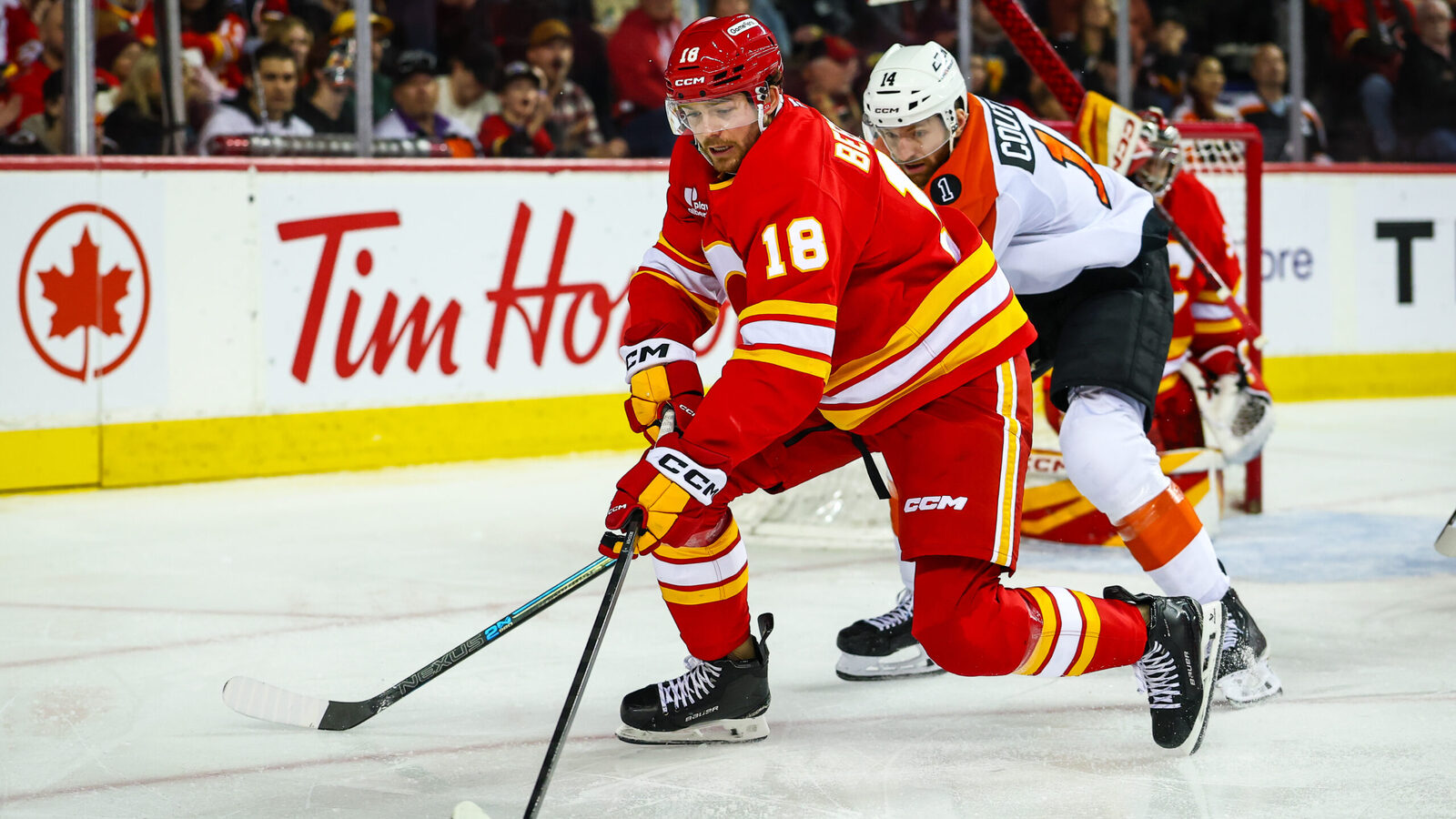 Panthers sign John Beecher to one-year contract