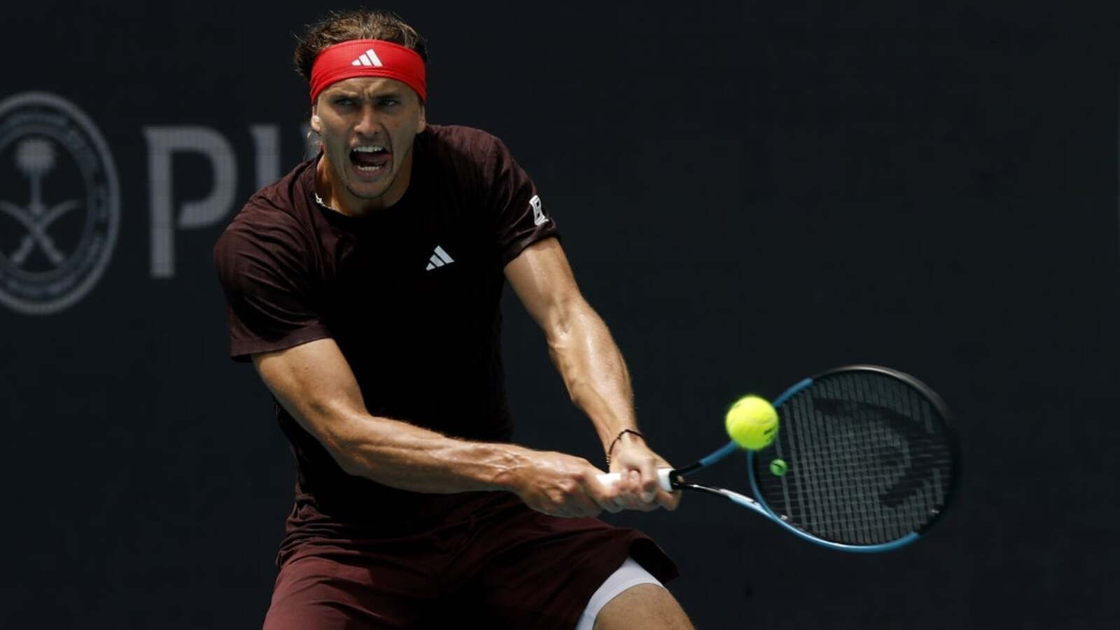 Alexander Zverev powers into fourth round in Miami