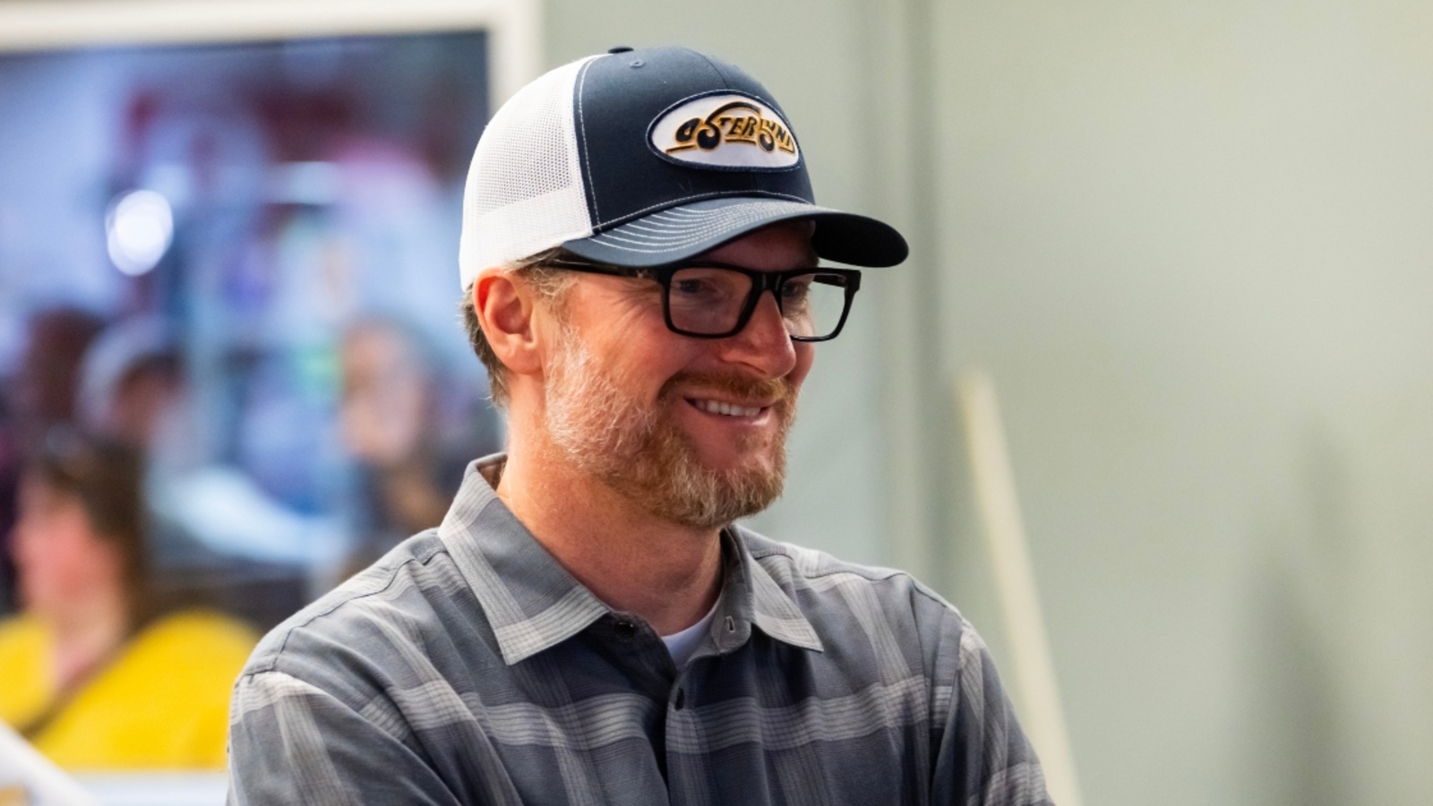 http://www.yardbarker.com/media/e/8/e8e1c36a0eacd1dd23ac3a0f1fb029064a2c8648/thumb_16x9/dale-earnhardt-jr-ranks-big-three-nascar-teams-through-kansas.jpg