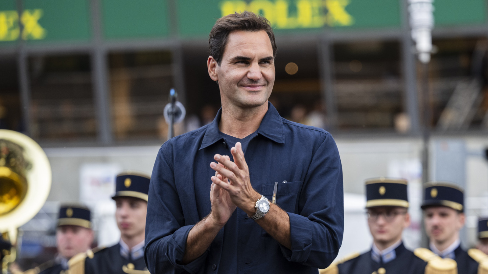 Daily Dose of Social Media: Federer waves green flag at Le Mans, Badosa & Jabeur share laughs in Berlin