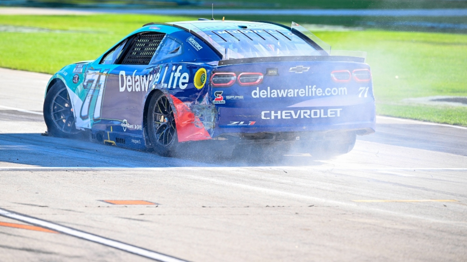 Michael McDowell No. 71 pit crew wins All-Star Pit Crew Challenge, $100,000 prize