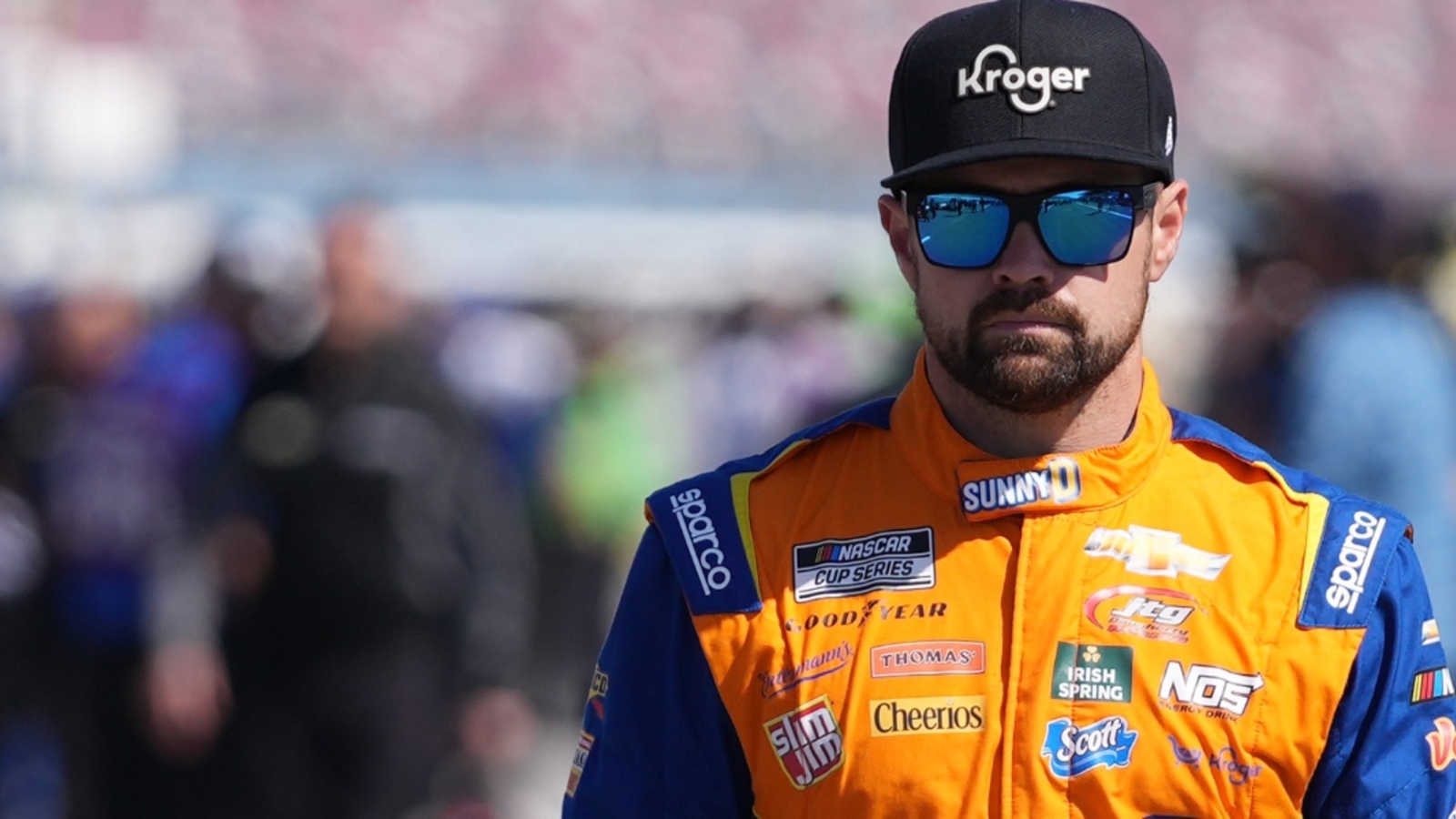 Ricky Stenhouse Jr. threatens to wreck Kyle Busch at Charlotte in Coca-Cola 600