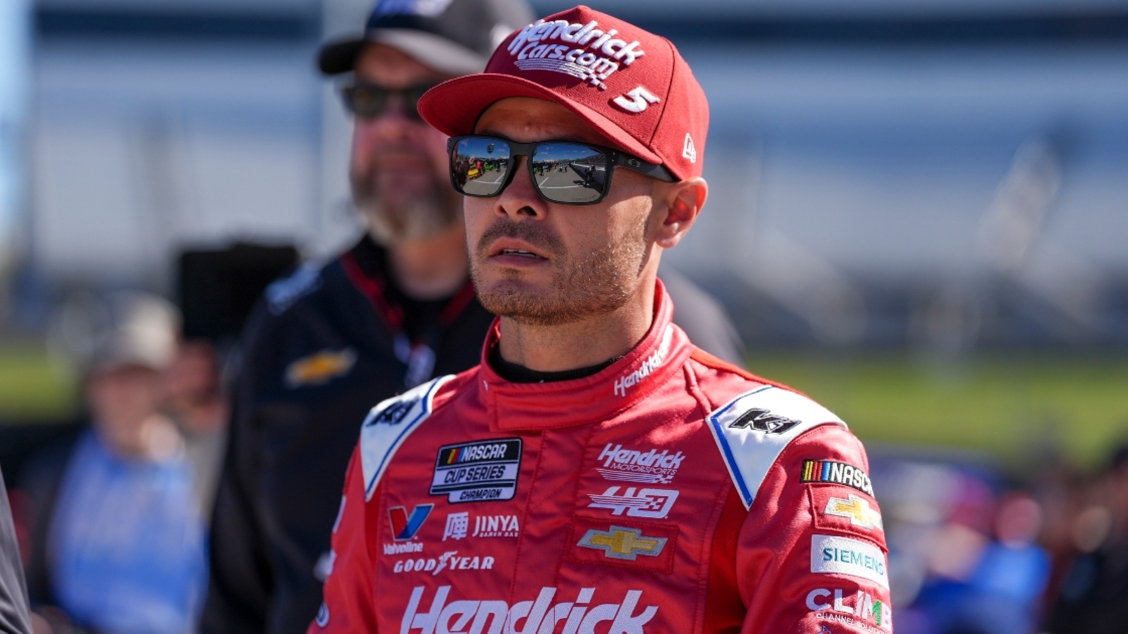 Kyle Larson lands in helicopter at North Wilkesboro Speedway