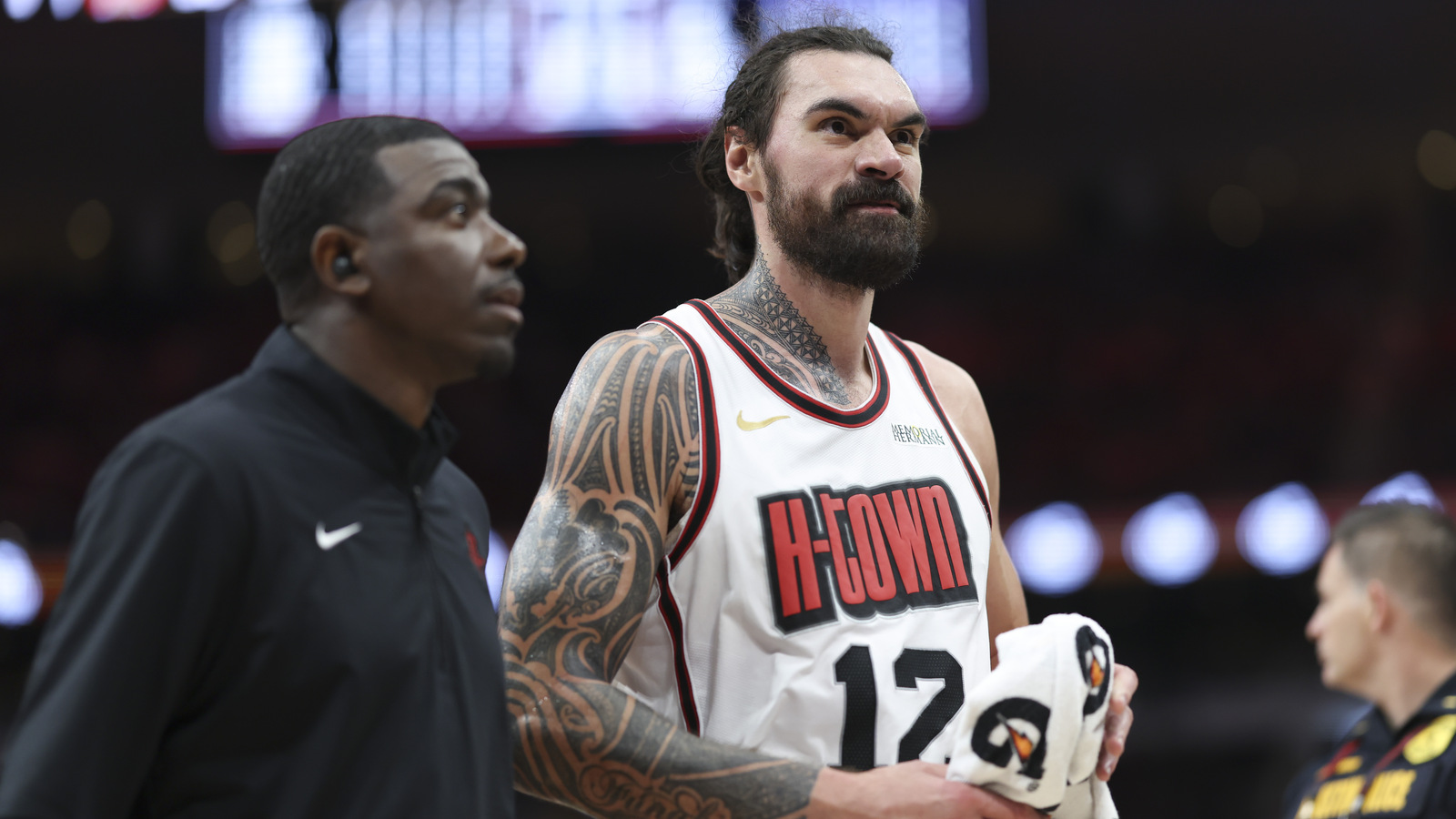 Watch: Rockets' Steven Adams, Suns' Mason Plumlee get ejected for fighting