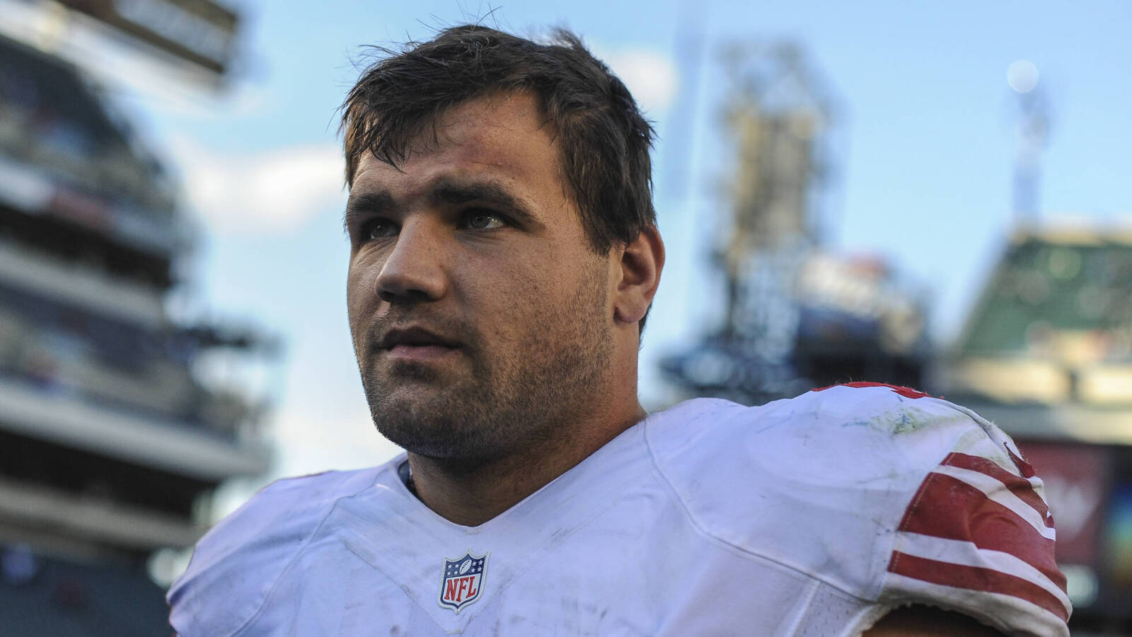 Peyton Hillis gets visit from HOFer two weeks after heroic efforts