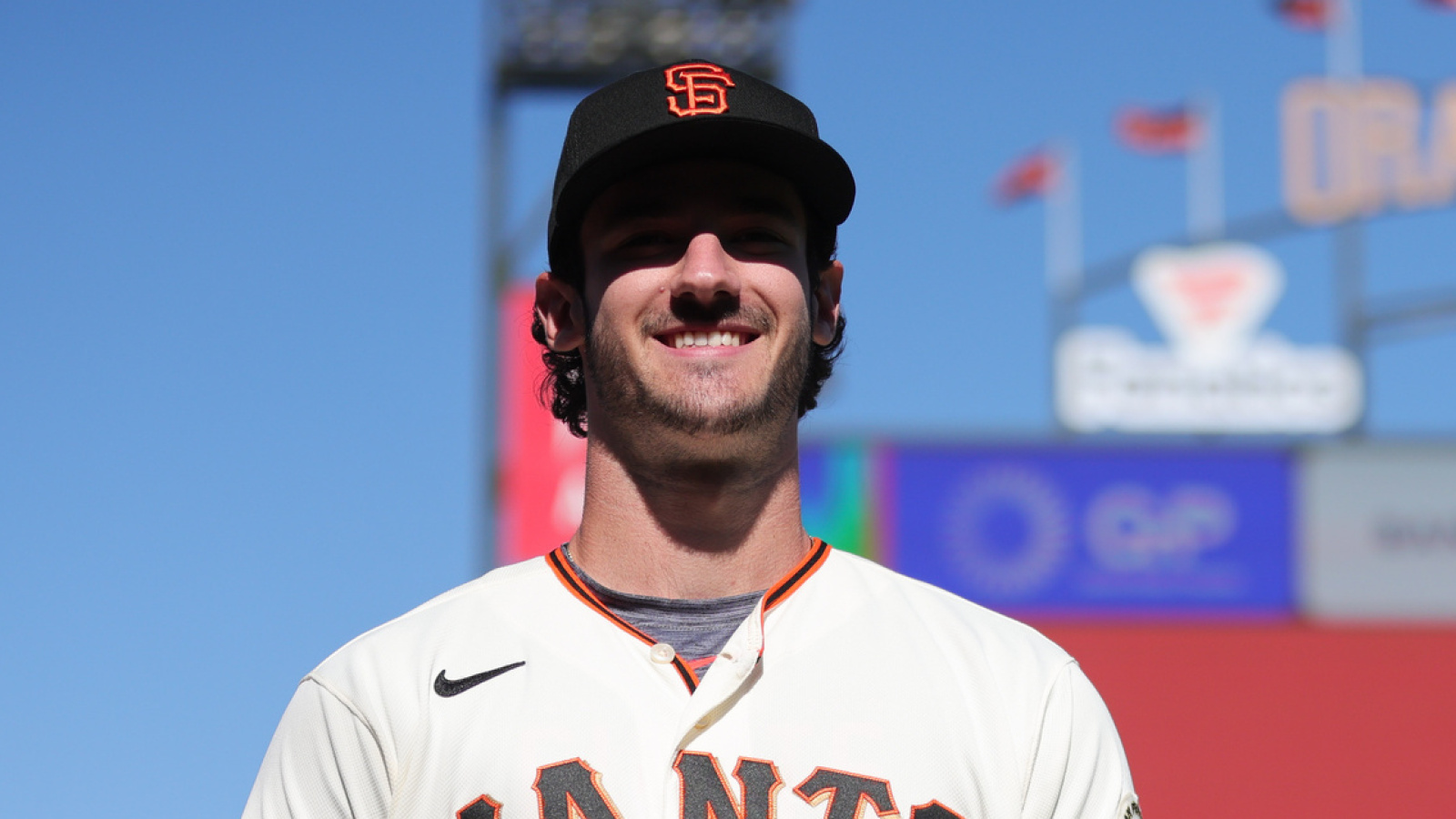 Can promotion of top prospect help Giants make playoff push?