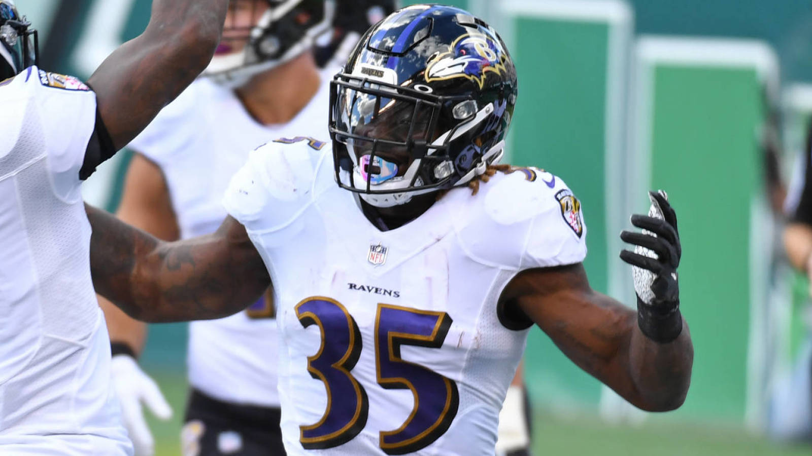 Ravens Rb Gus Edwards Tests Positive For Covid 19 Yardbarker Ravens Rb Gus Edwards Tests Positive For Covid 19 Yardbarker