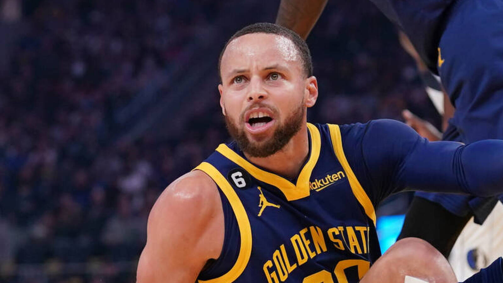 Warriors' Steph Curry to have MRI on left leg after leaving matchup vs. Mavericks