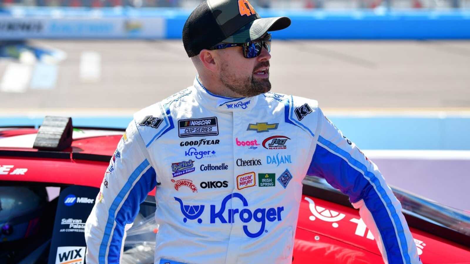 Ricky Stenhouse Jr. signs contract extension with JTG Daugherty Racing