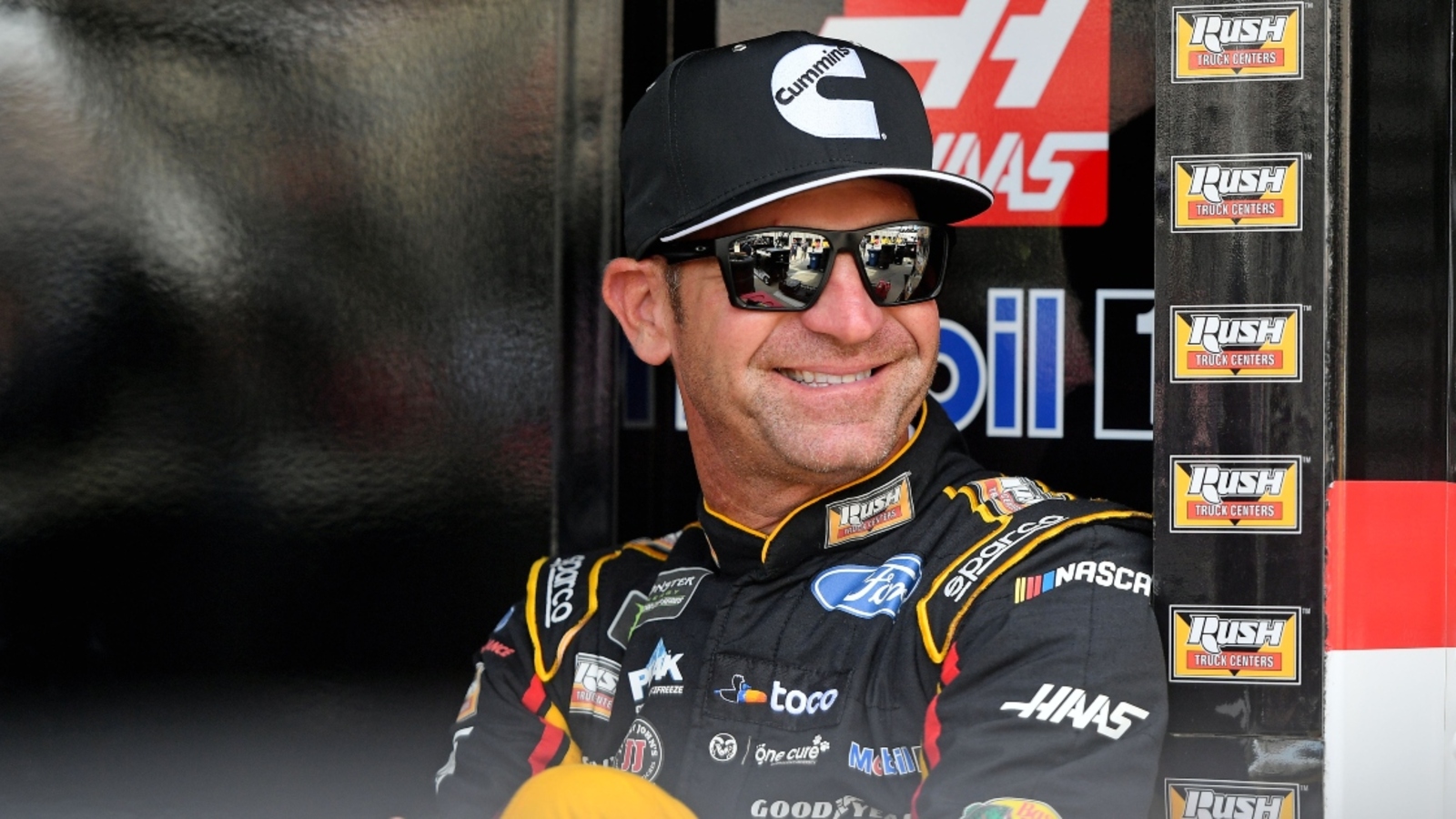 Clint Bowyer catches mid-race nap amid Daytona 500 weather delay