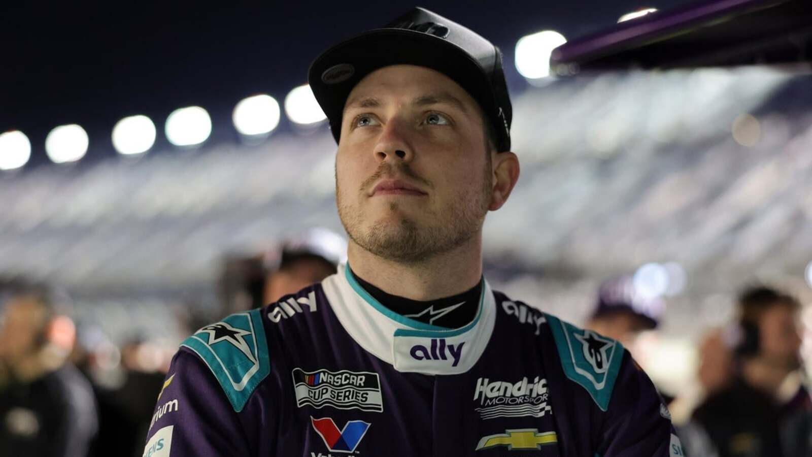 Alex Bowman pulls out of Phoenix race with vertigo