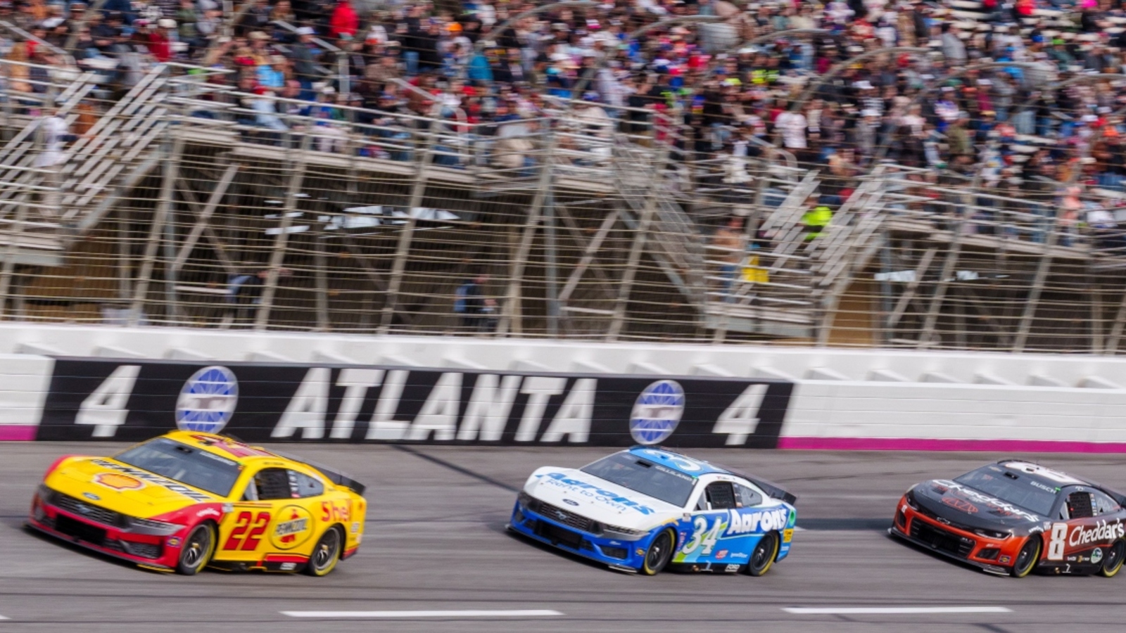 http://www.yardbarker.com/media/f/b/fb98a53ea36629f2f268a8369bd7808e2c42357d/thumb_16x9/tnt-sports-reveals-full-nascar-broadcast-team.jpg