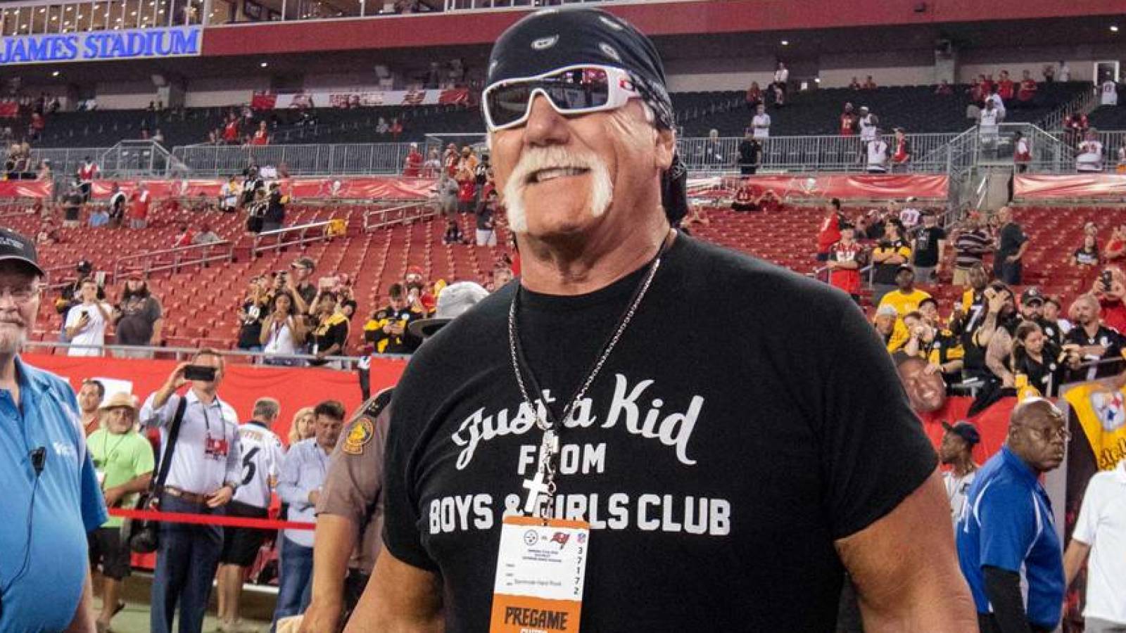 Hulk Hogan has hilarious response to no-call in title Yardbarker