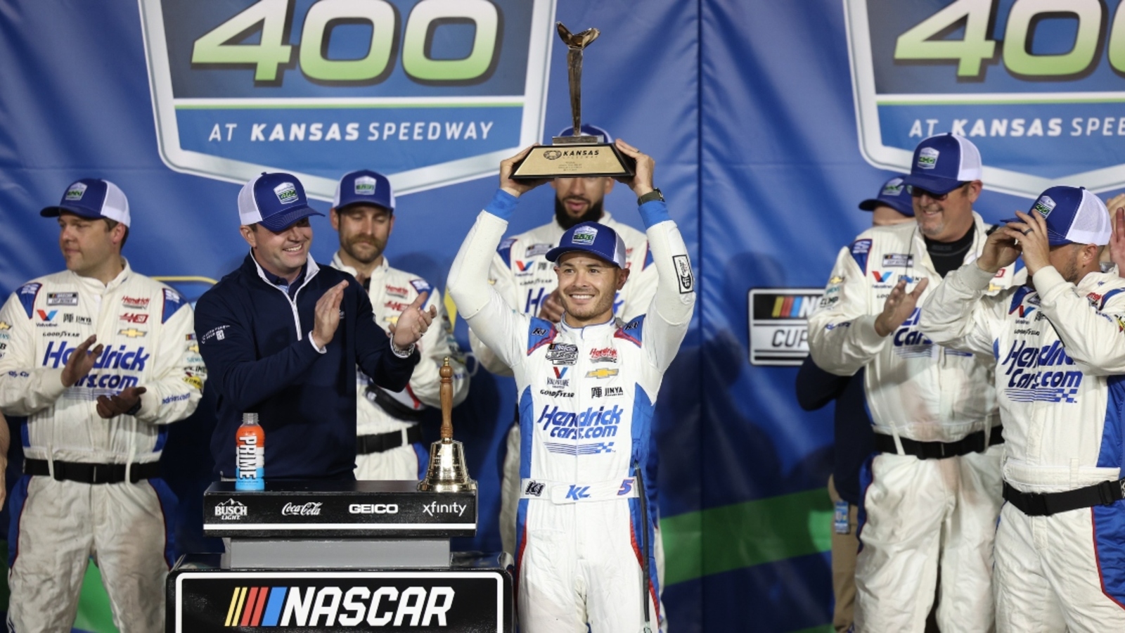 Kevin Harvick: ‘Kyle Larson is willing to do what other people aren’t’