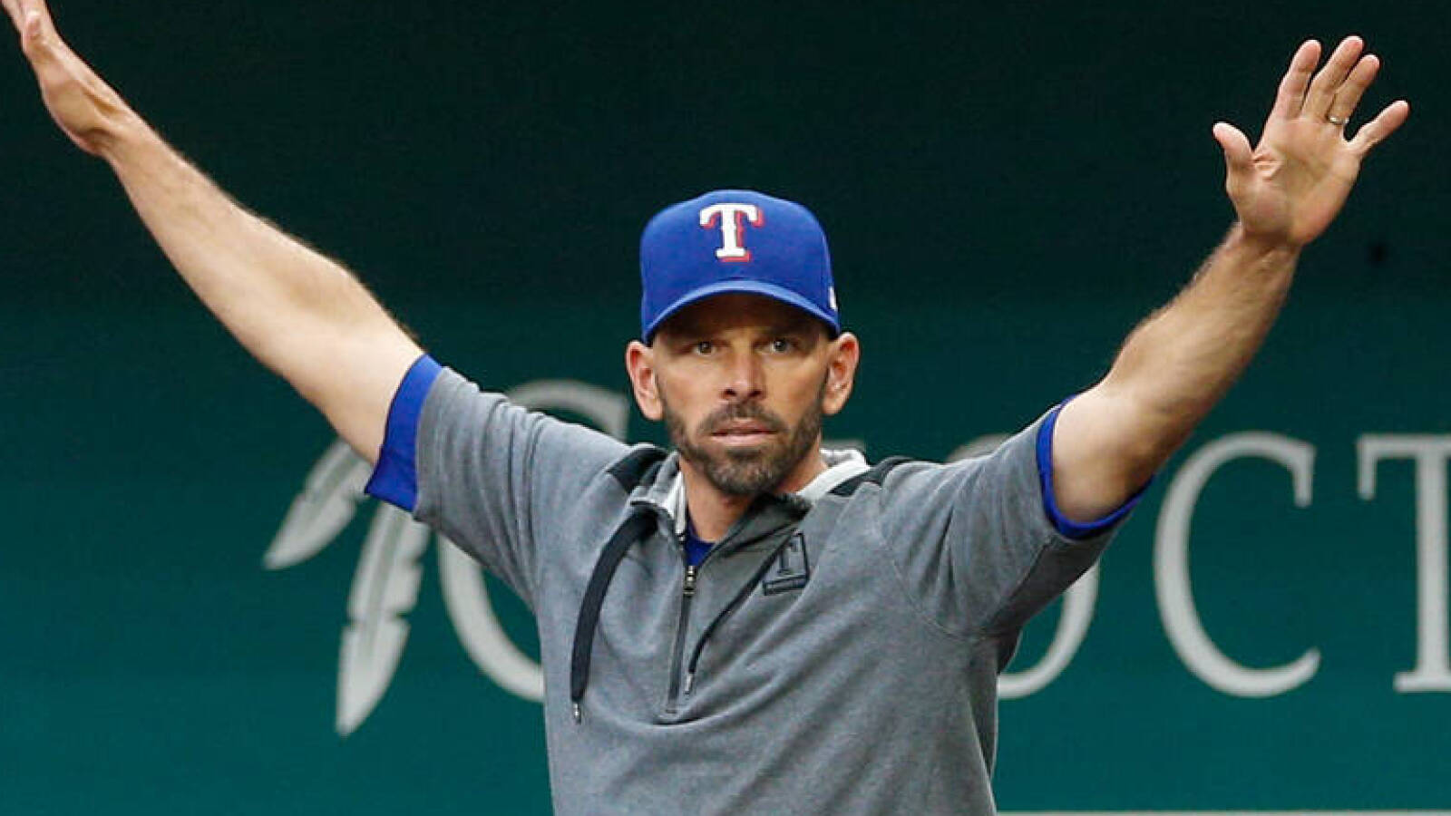 Rangers manager Chris Woodward blasts Yankee Stadium short porch after loss