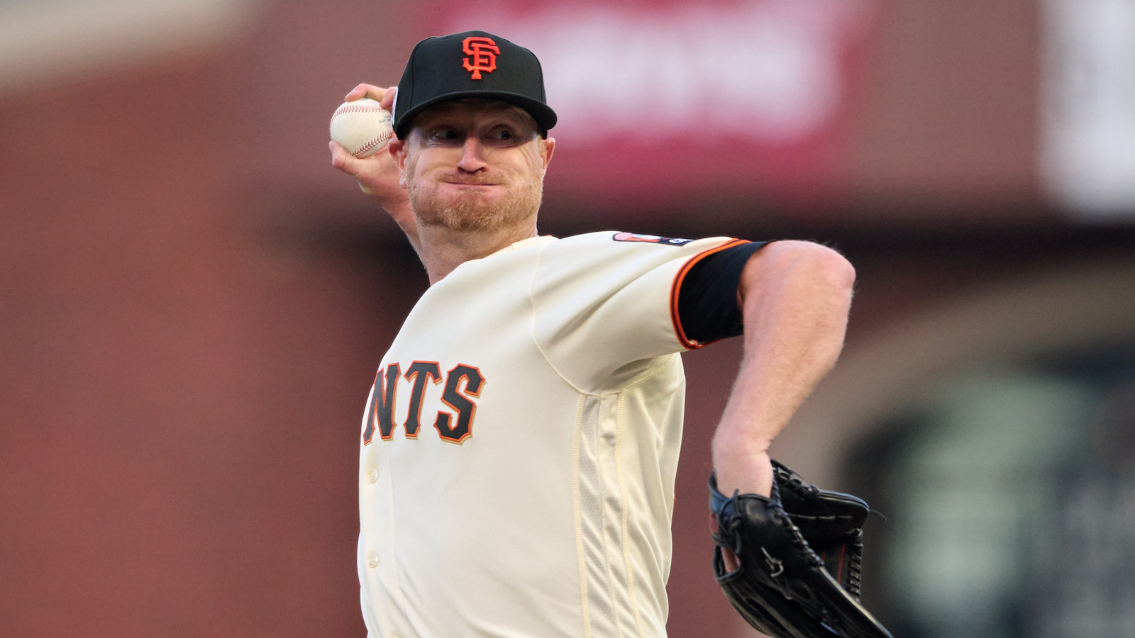 Giants All-Star starting pitcher to undergo hip surgery