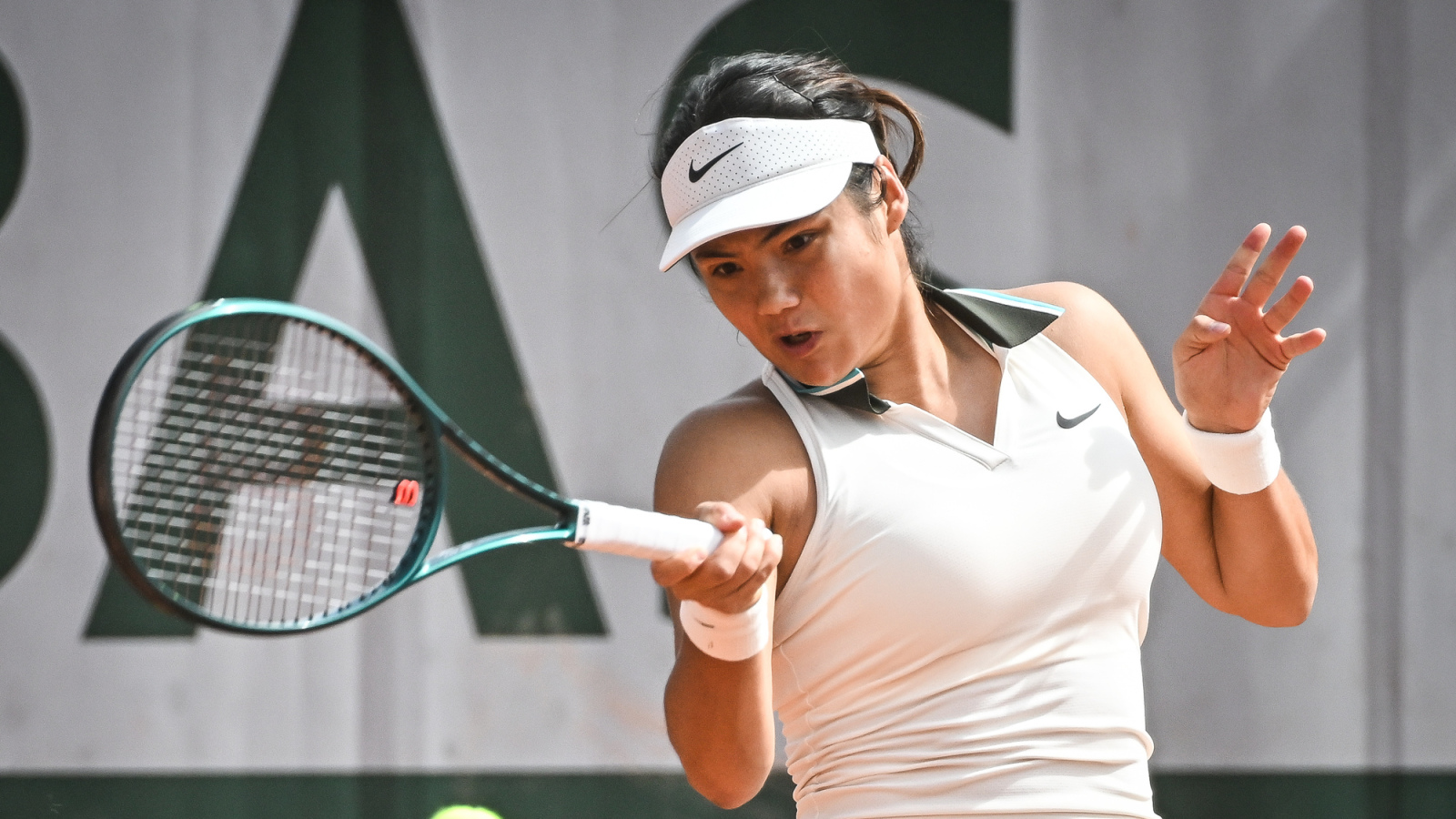 Emma Raducanu averts tough opener against Xinyu Wang at French Open, Iga Swiatek awaits