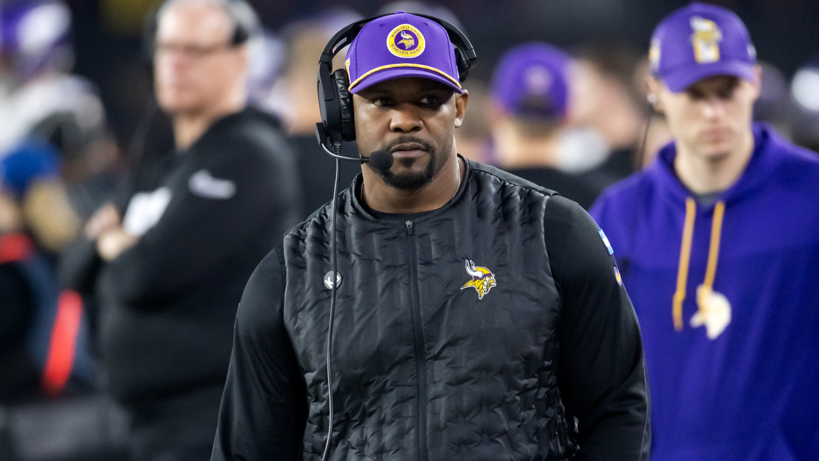 https://www.yardbarker.com/media/0/0/0009dd6734882d20cbf6b8296af6034f3ea53be3/thumb_16x9/vikings-coaching-staff-serious-drama-brian-flores.jpg?v=1