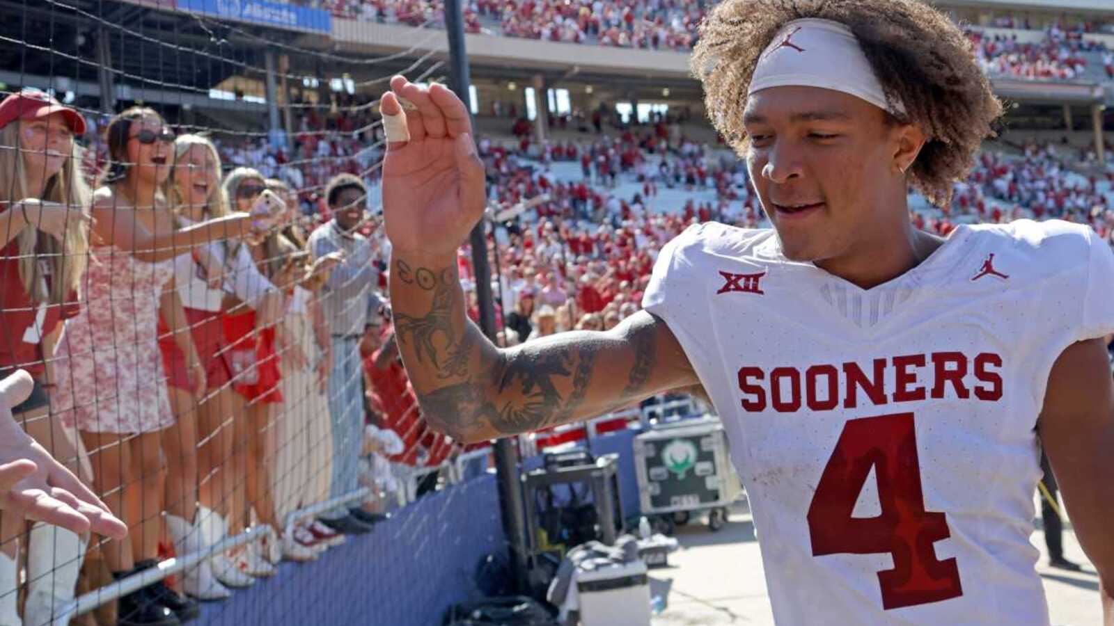 Two Oklahoma Freshman Named Shaun Alexander Award Semifinalists