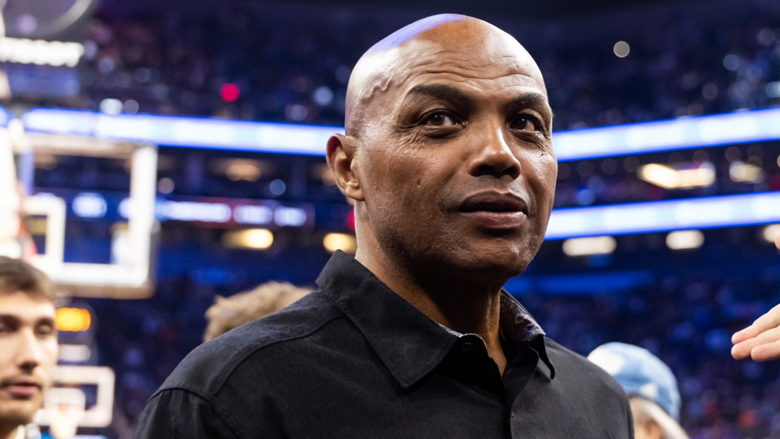 https://www.yardbarker.com/media/0/1/0117da008d5572681b6c2d216915516cf71b4b54/thumb_16x9/charles-barkley-claps-back-draymond-green-on-air.jpg?v=1