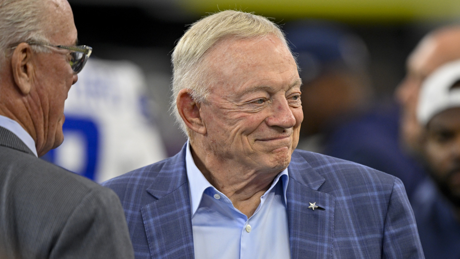 https://www.yardbarker.com/media/0/1/014b80effdc13096871afc53af9d83f1e7b824e4/thumb_16x9/cowboys-fix-major-defensive-hole-signing-pro-de.jpg?v=1