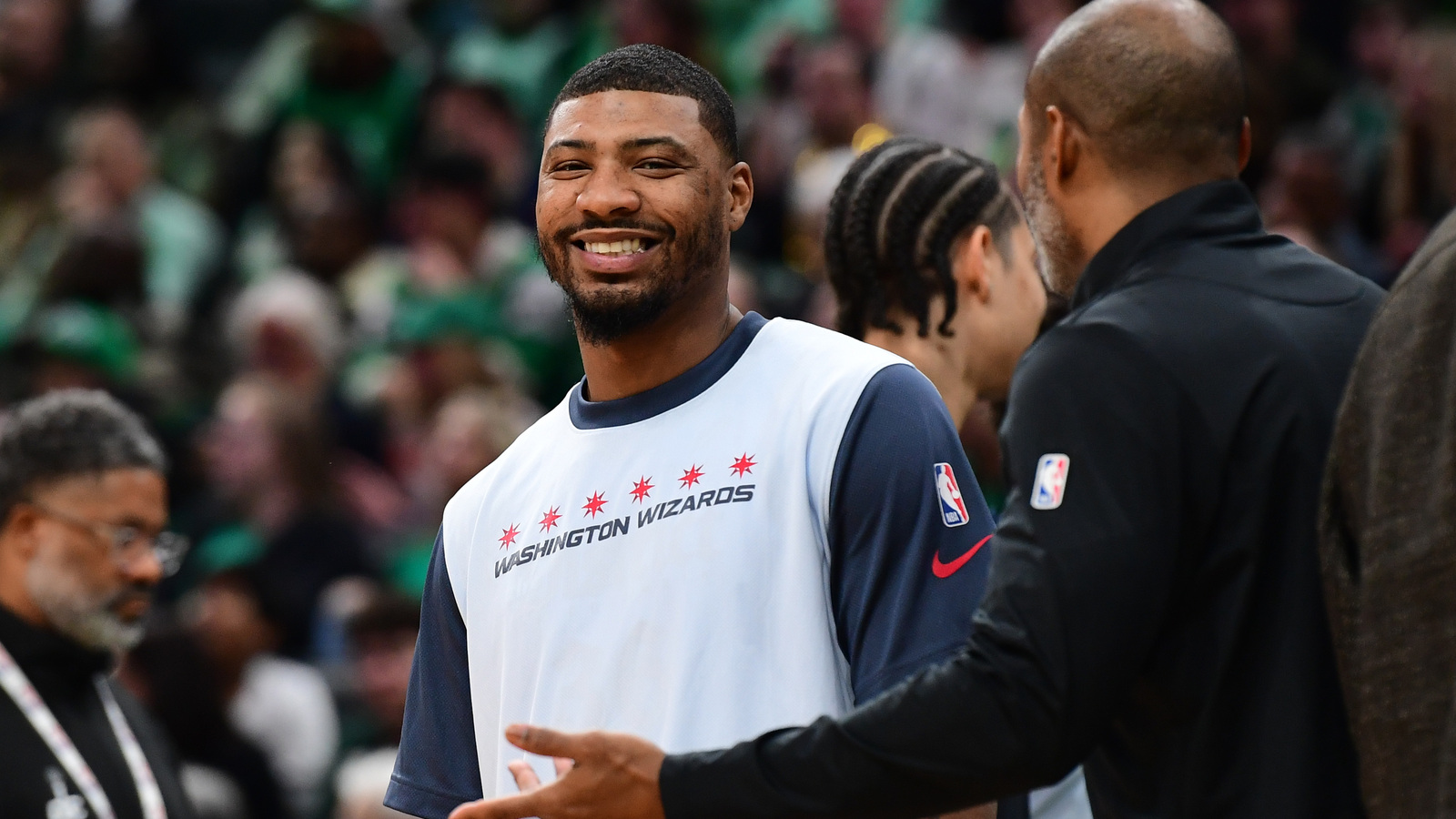 https://www.yardbarker.com/media/0/1/01848607109eeaaeb451fa35160994cb57ef293e/thumb_16x9/lakers-beef-defense-key-veteran-addition.jpg?v=1