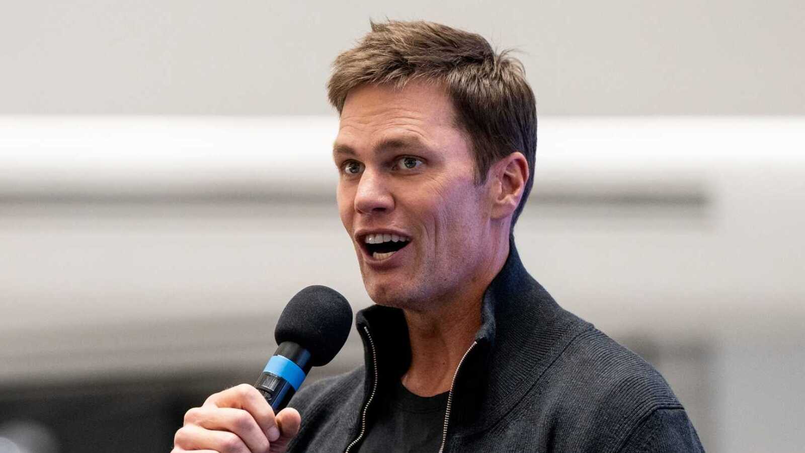 https://www.yardbarker.com/media/0/1/01af7d25b47baeebeb40cba94000cc14c00f15d2/thumb_16x9/skip-bayless-again-calls-tom-brady-out-raiders.jpg?v=1