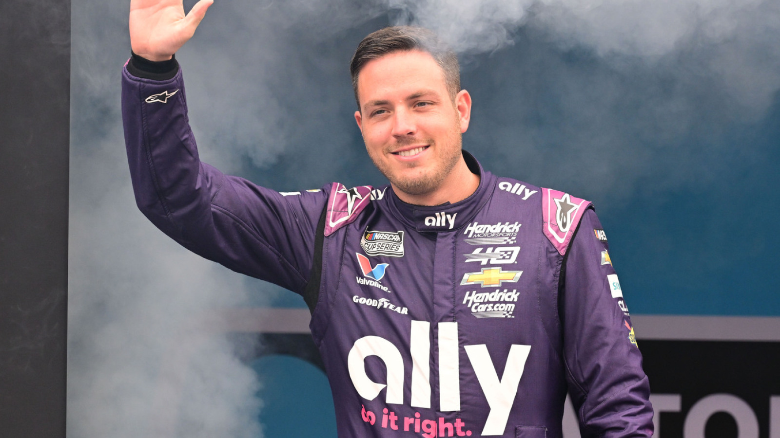 Alex Bowman breaks 80-race winless streak with win in Chicago