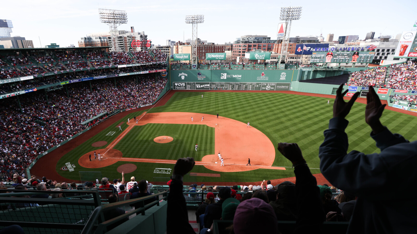 https://www.yardbarker.com/media/0/1/01e9ee755d521724f9f2f31756ac3ad8b3d6efb6/thumb_16x9/watch-red-sox-young-fan-painful-blunder.jpg?v=1